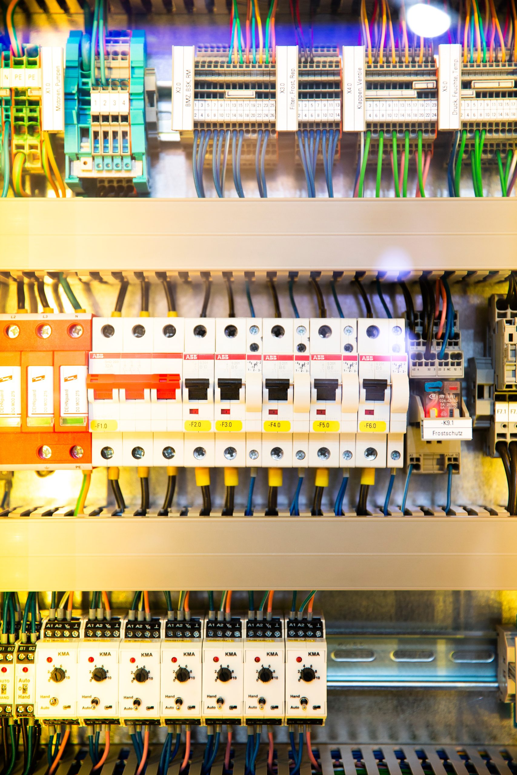 Nieuwe meterkast plaatsen Nieuwe meterkast plaatsen